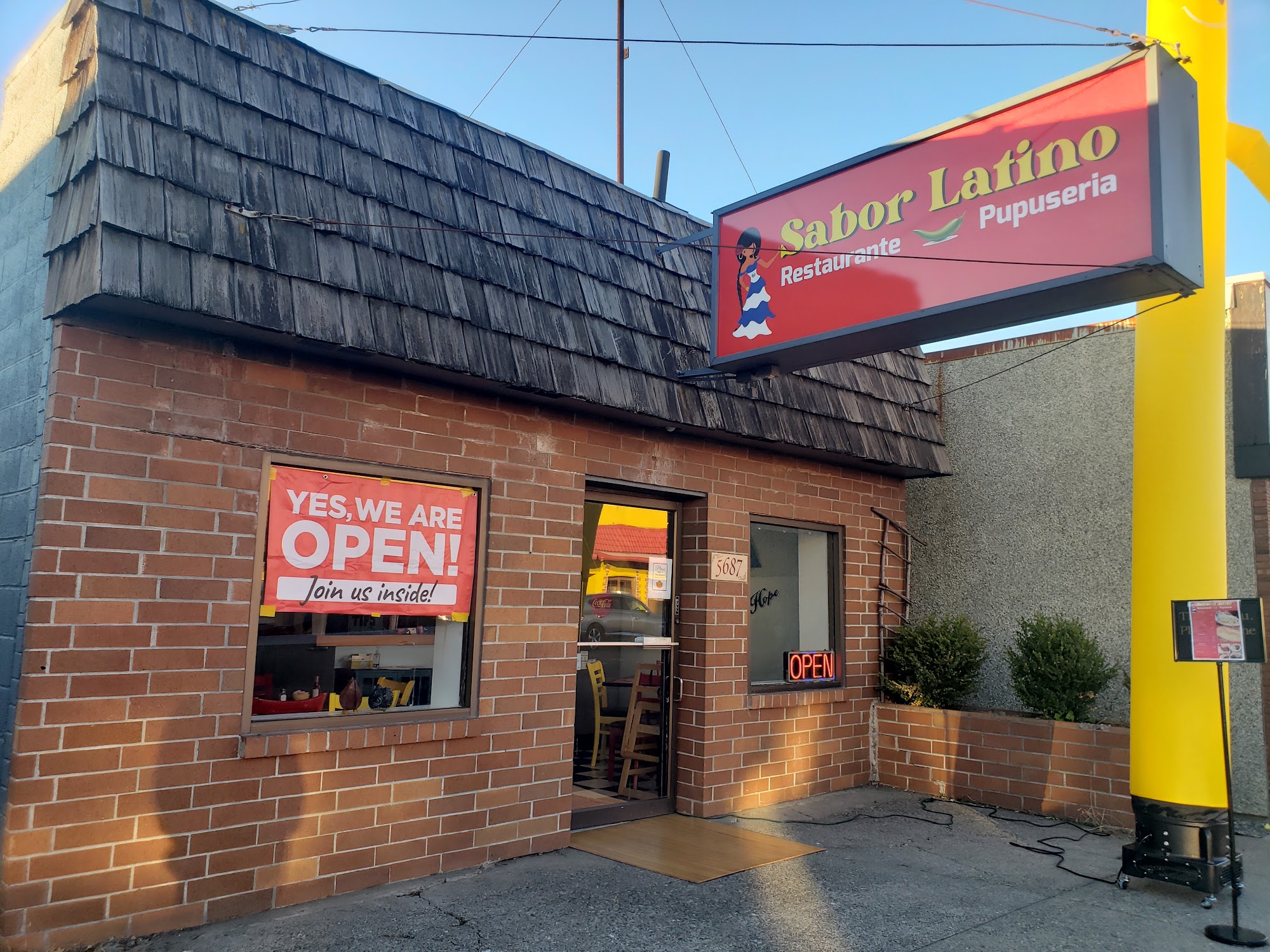 Sabor Latino Restaurante y Pupuseria