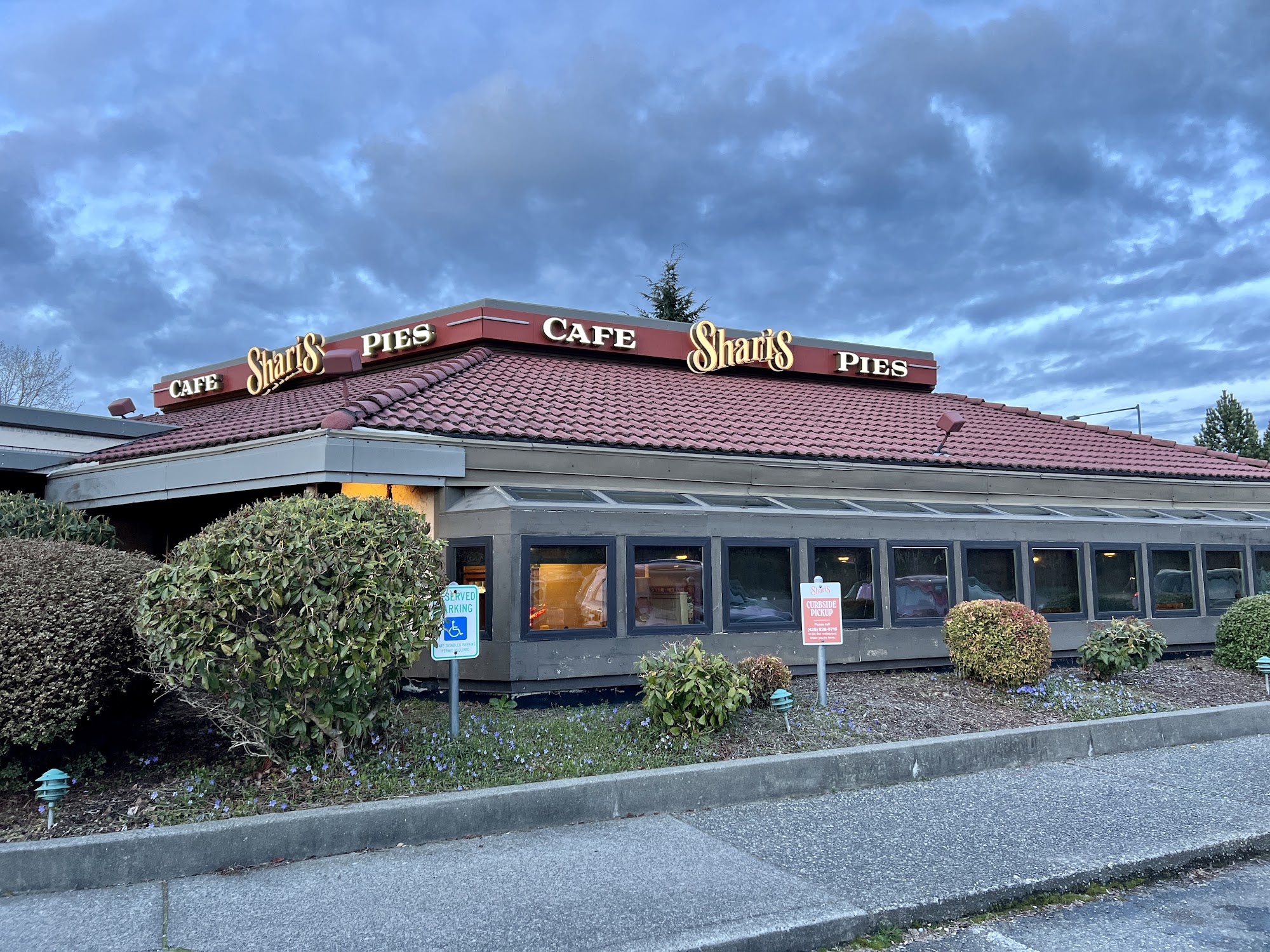 Shari's Cafe and Pies