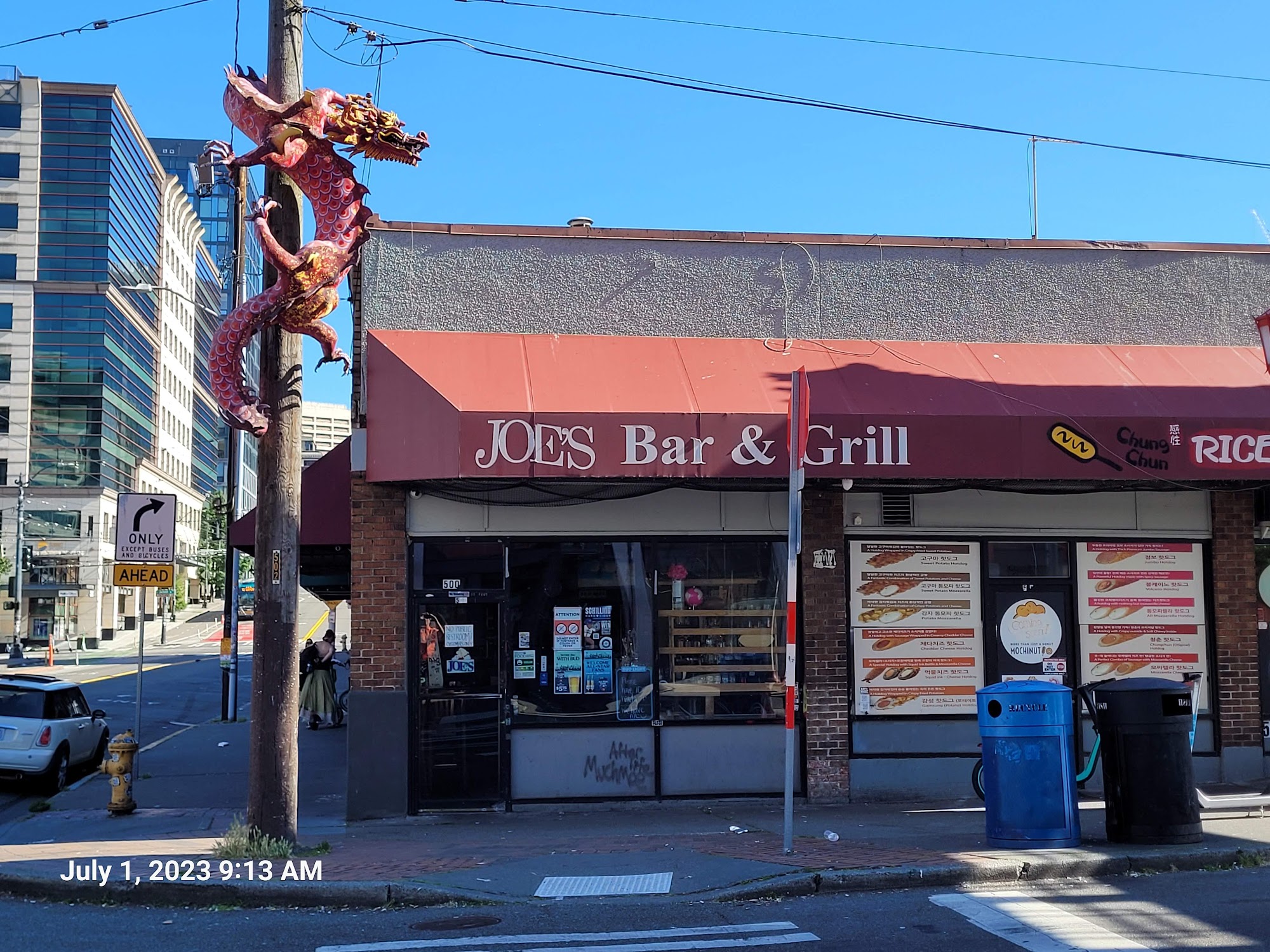 Joe's Bar & Grill