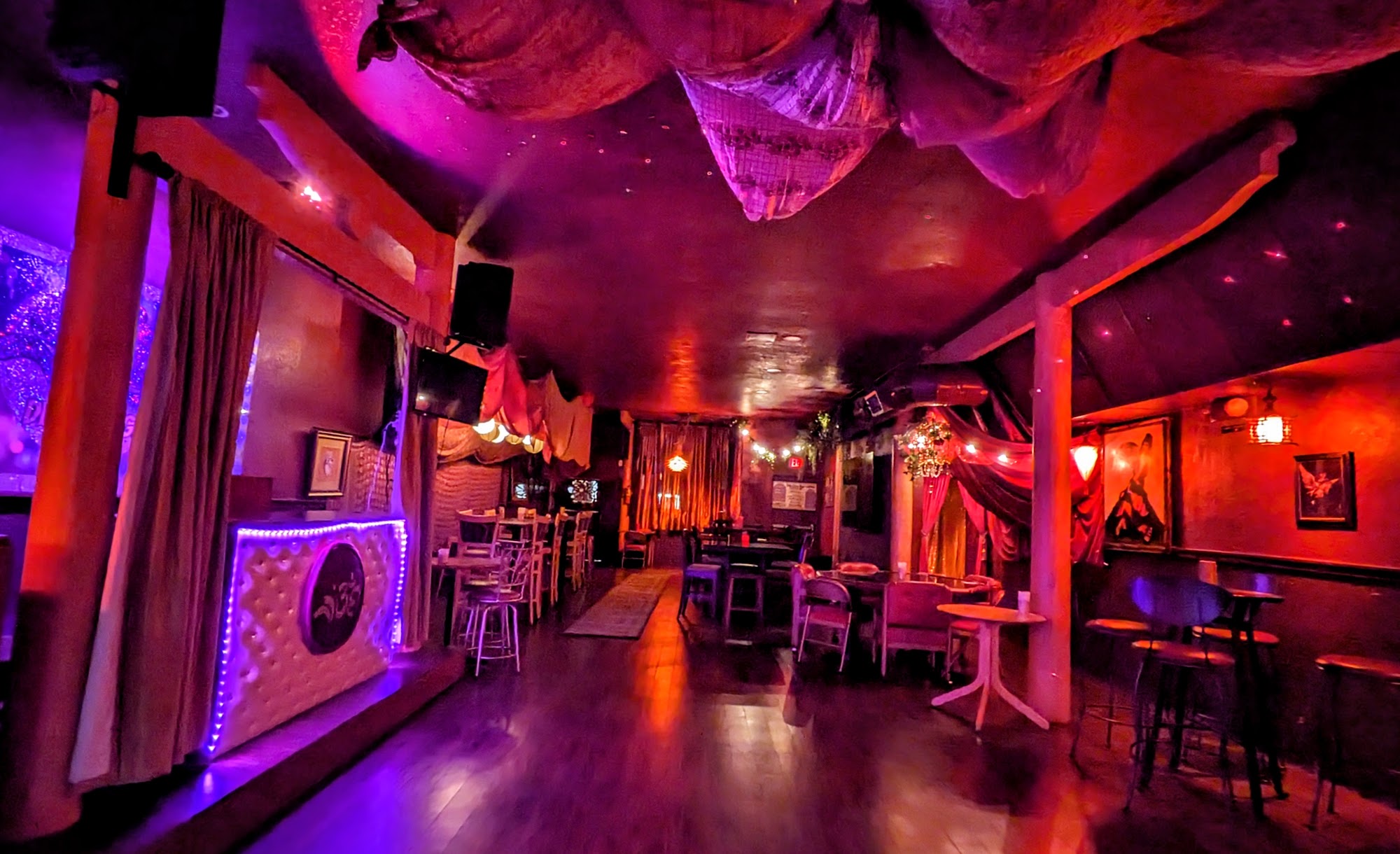 Vibe Dive Lounge