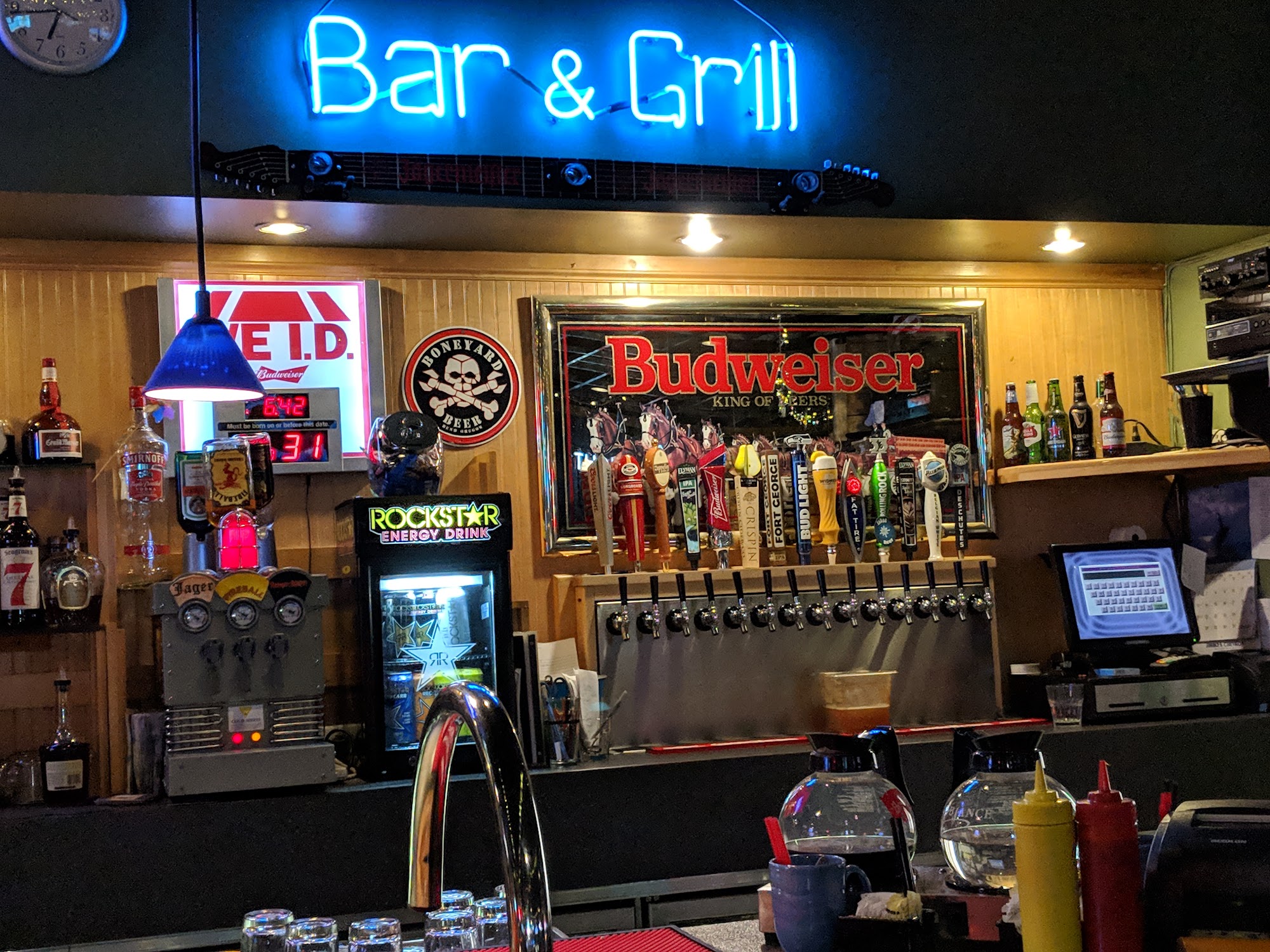 Jake's Bar & Grill