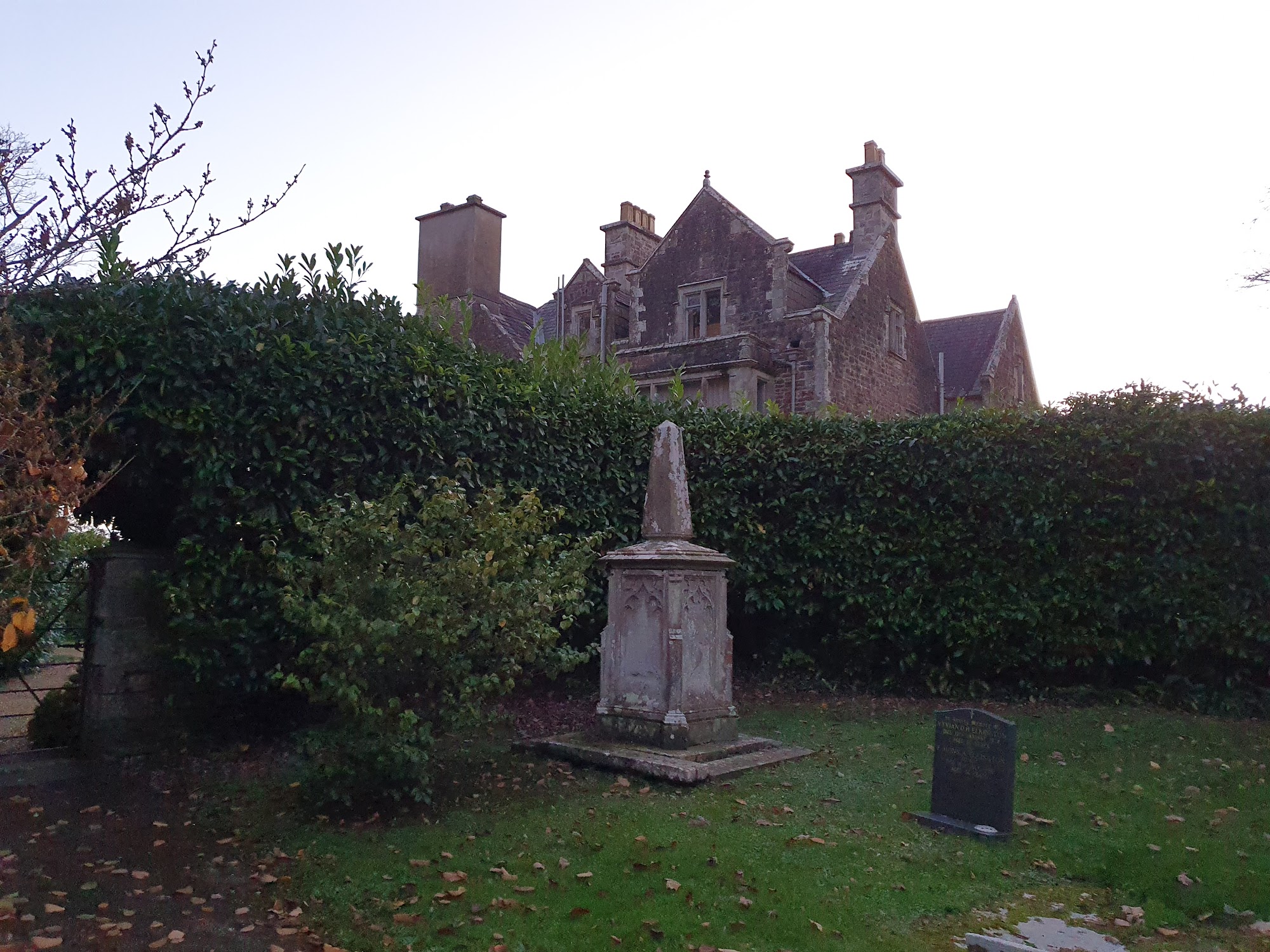 St. Senwyr, Church