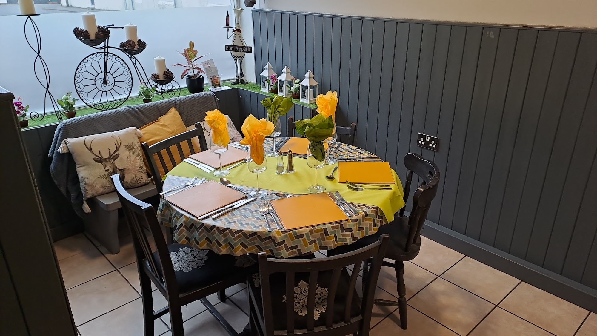 Cresswell' s Cafe 75 West St, Fishguard