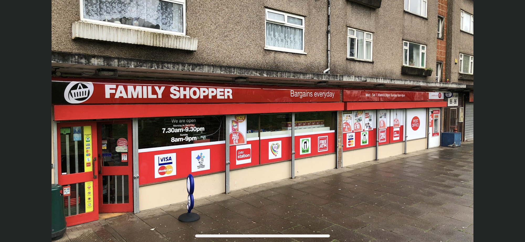 Family shoppers tysign