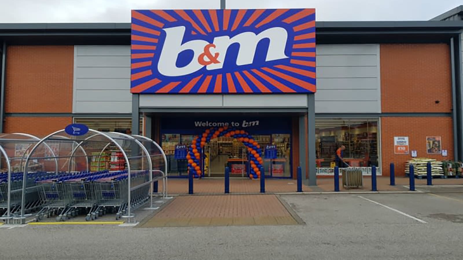 B&M Store