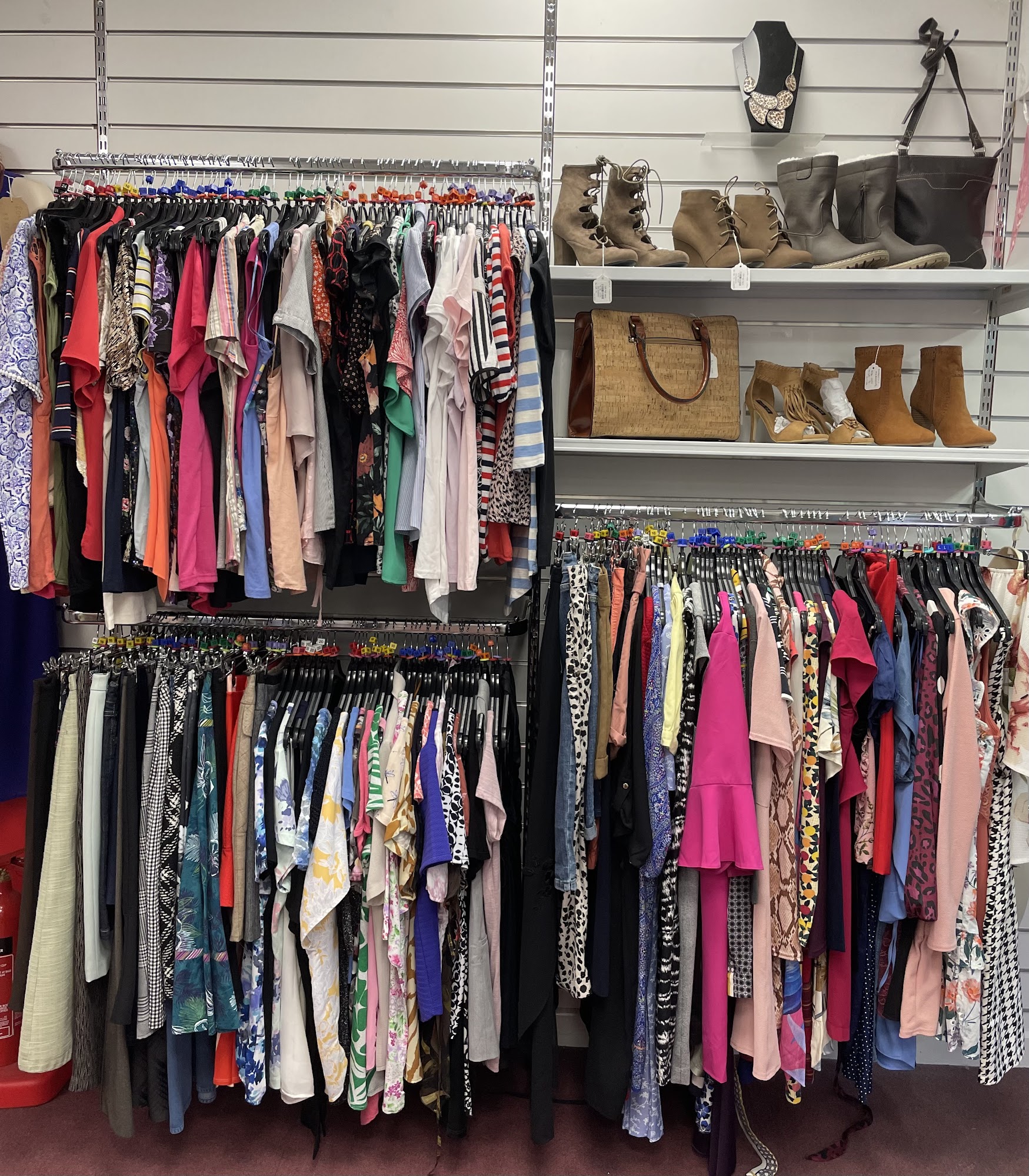 The Myton Hospices – Bedworth, Coventry, Charity Shop