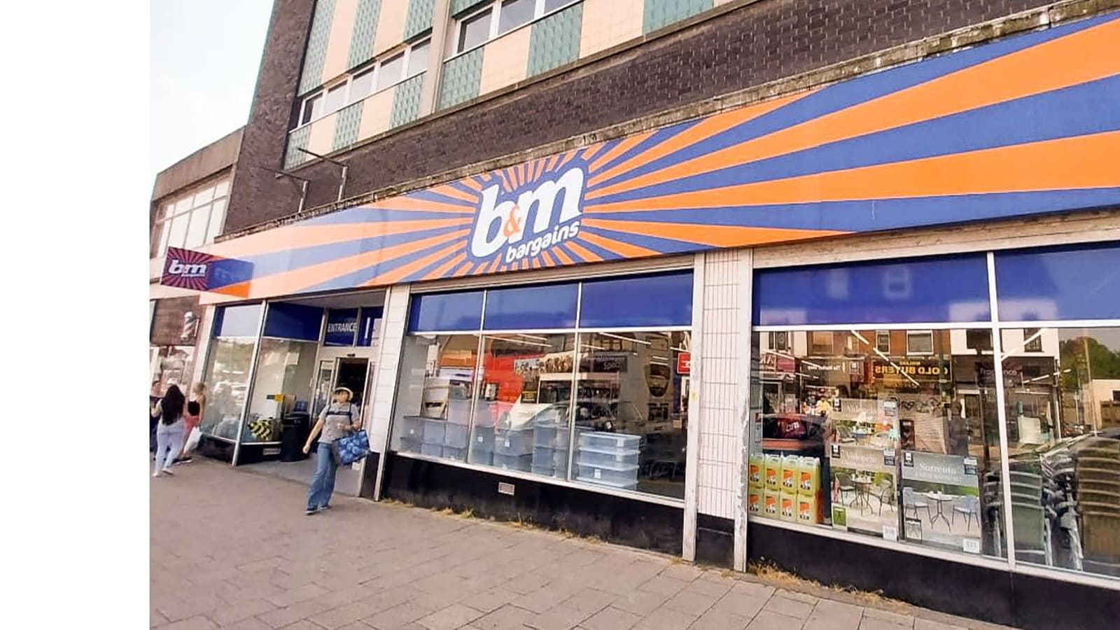 B&M Store