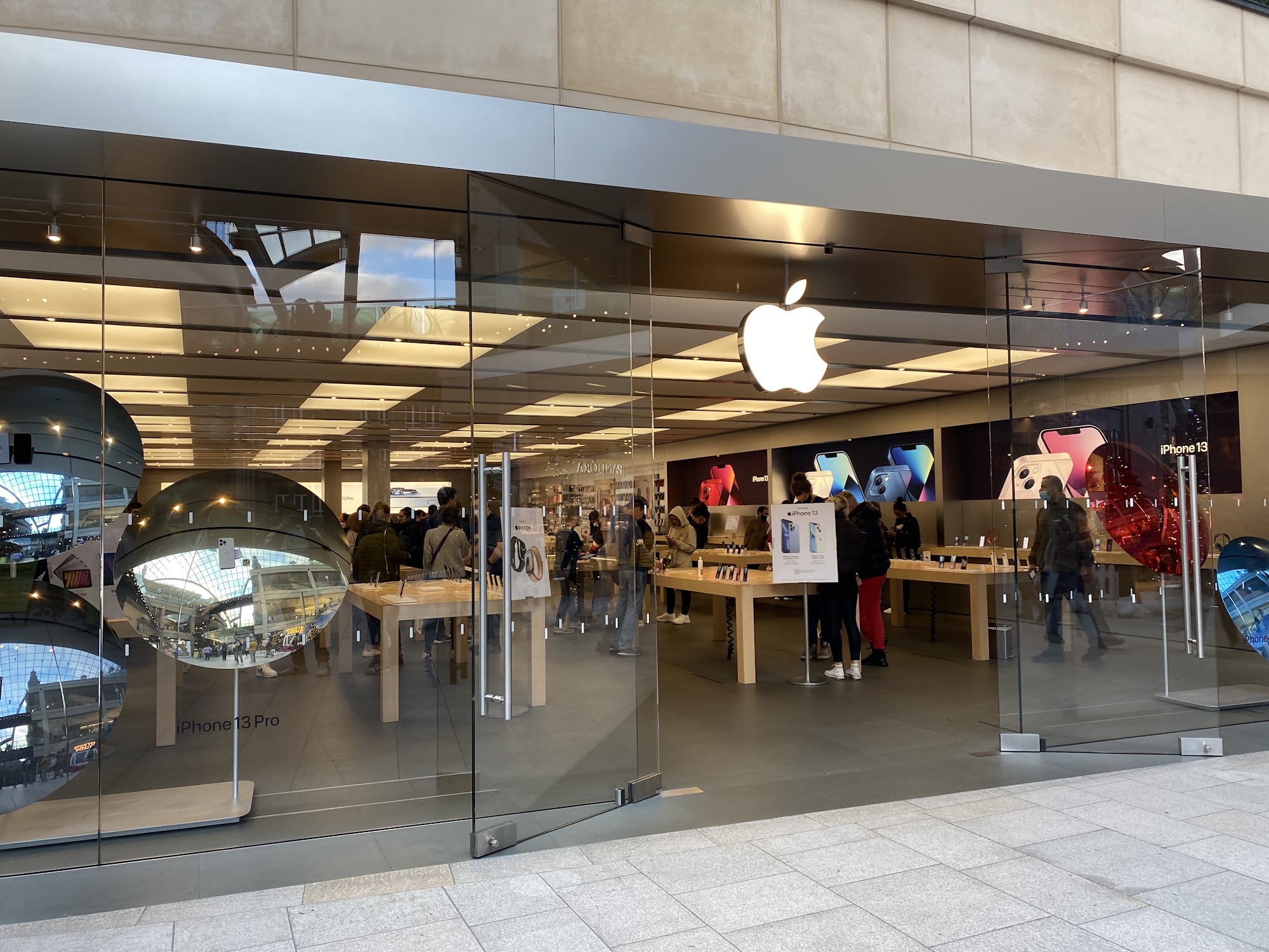 Apple Trinity Leeds Leeds