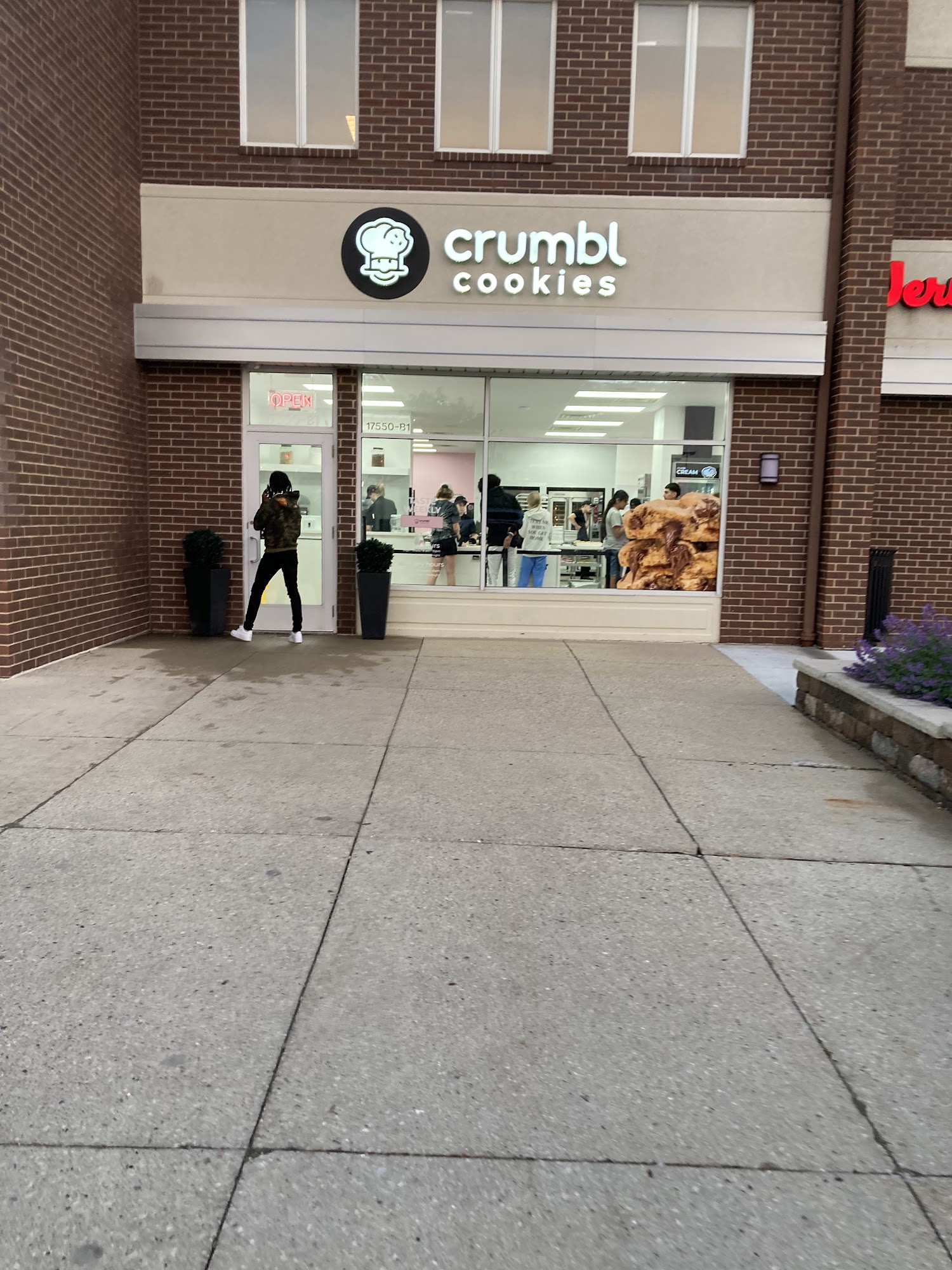 Crumbl - Brookfield