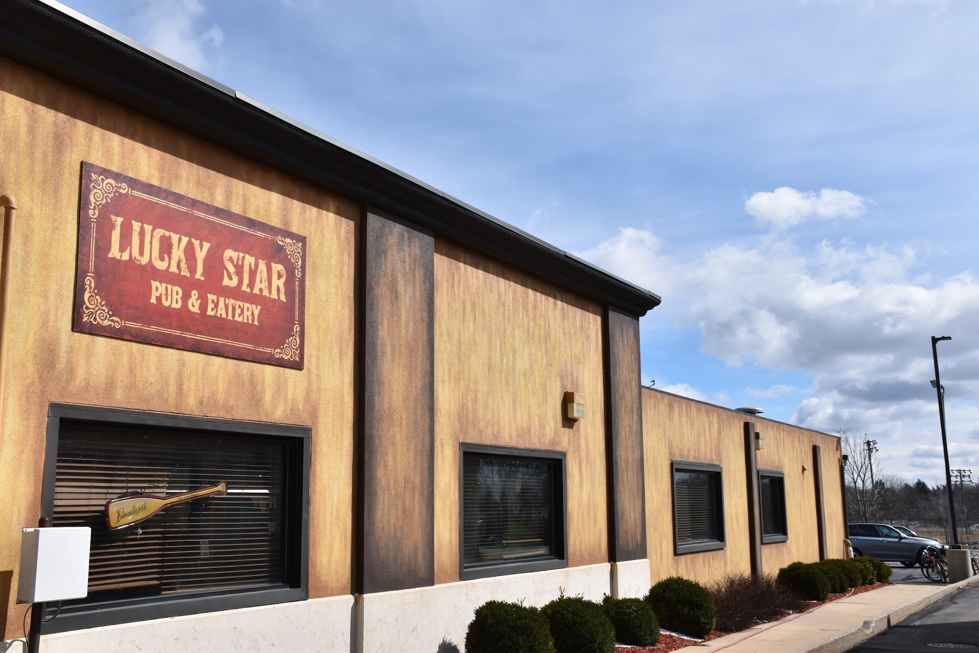 Lucky Star Pub & Eatery