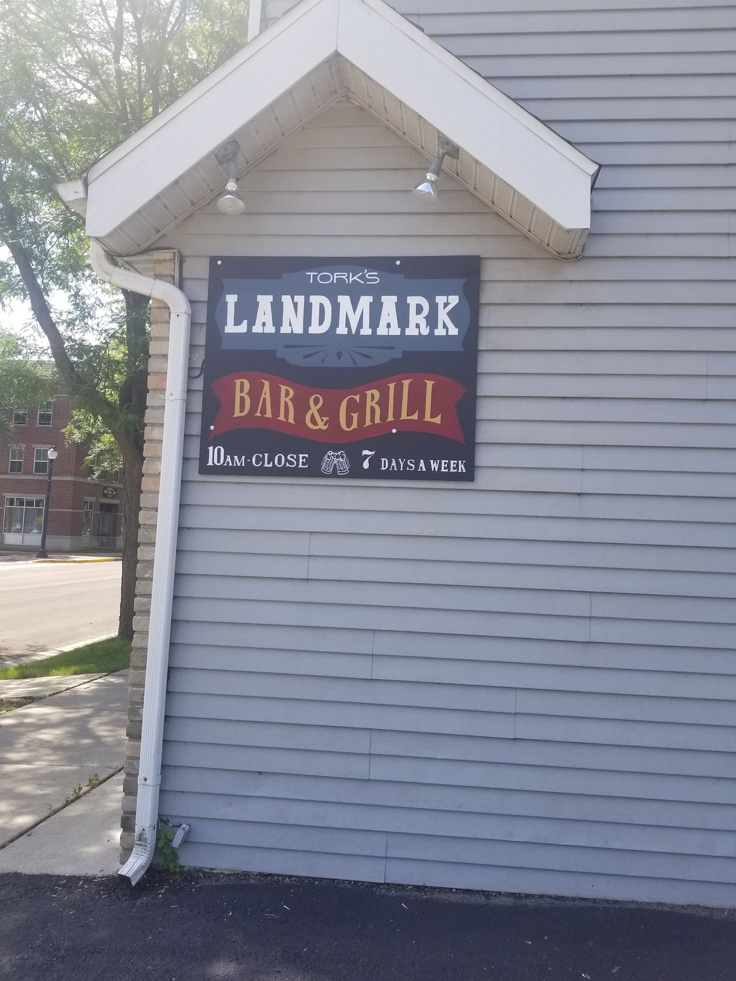 Landmark Bar & Grill