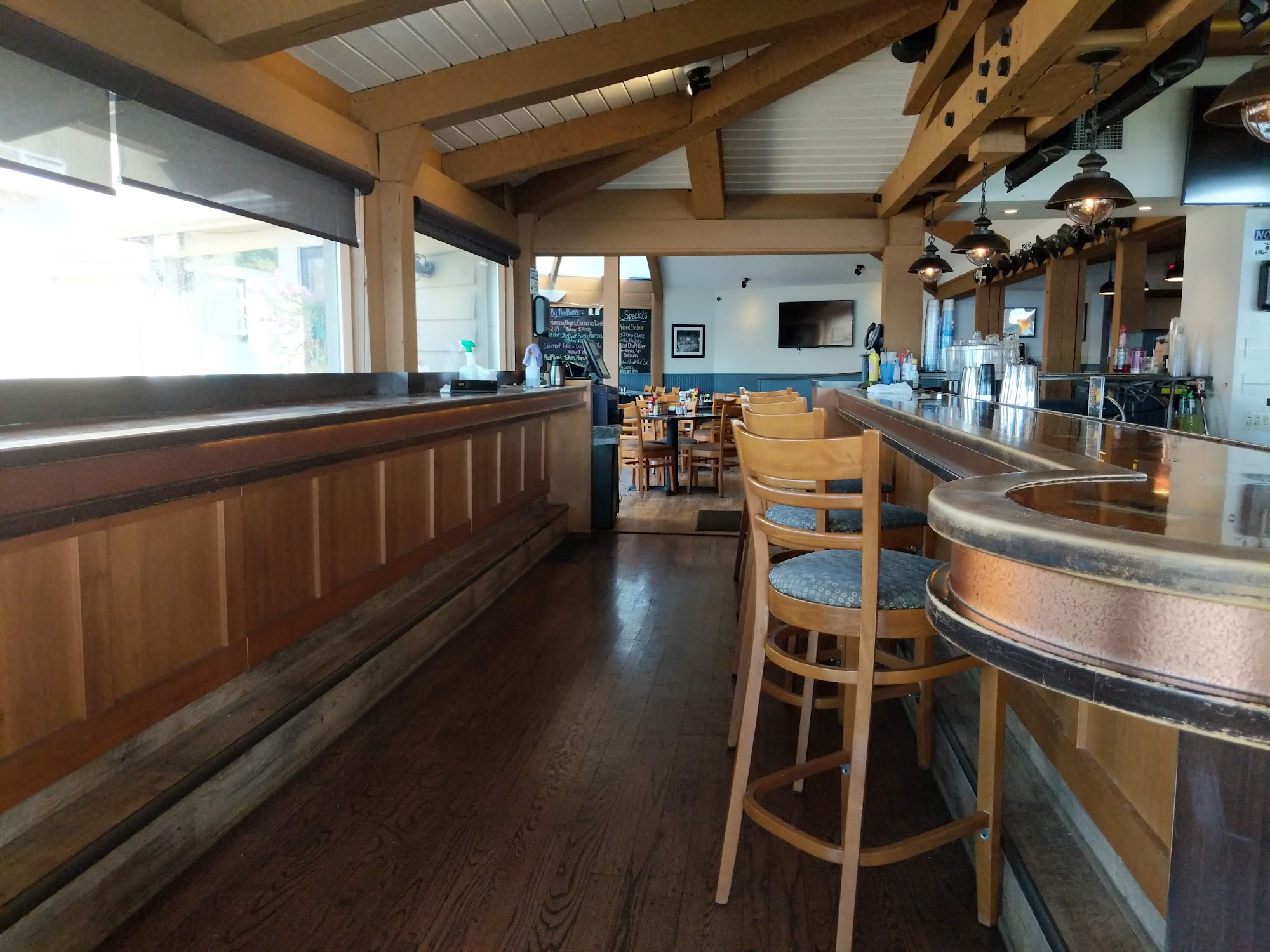 The Lookout Bar & Eatery