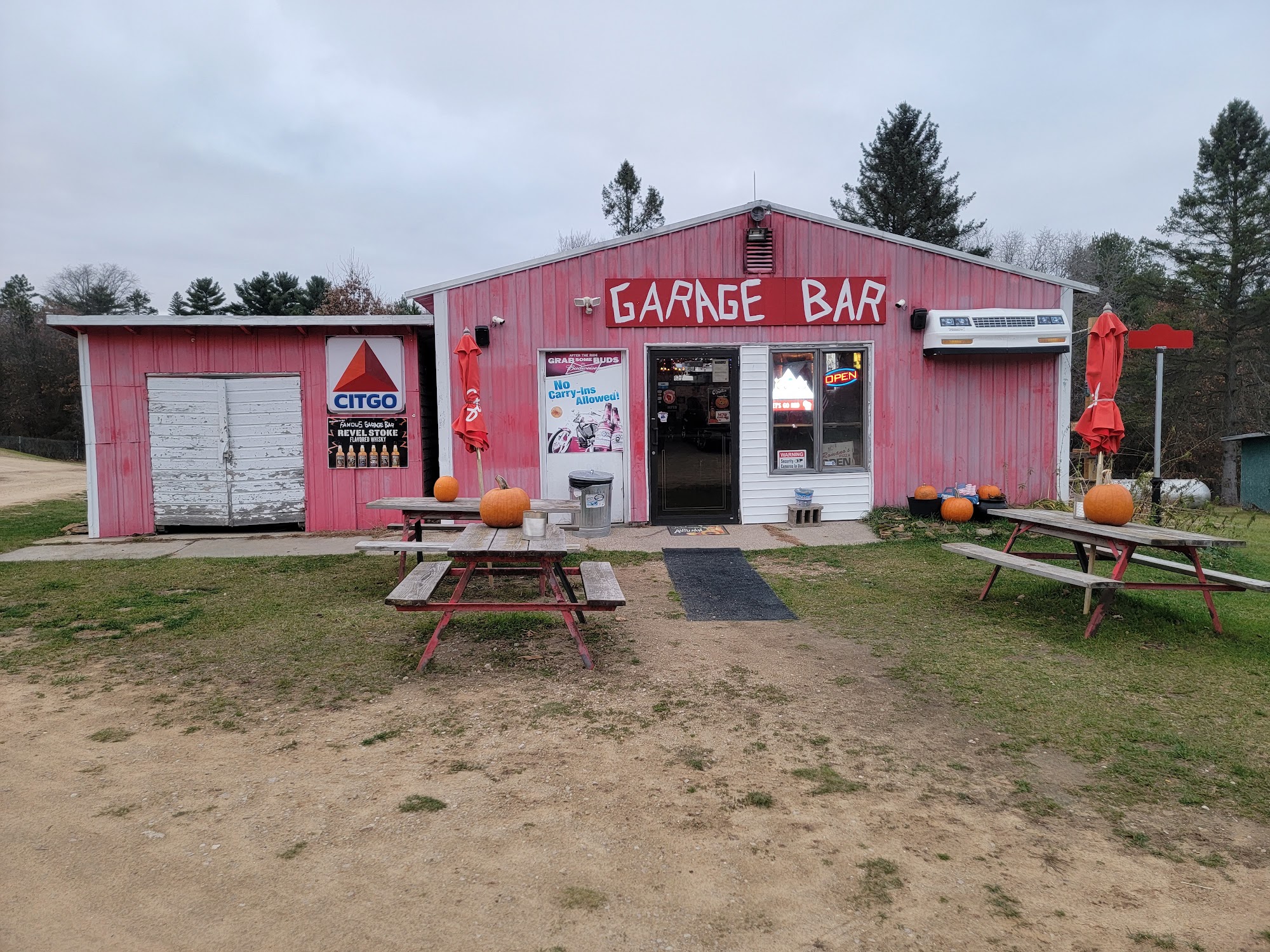 Famous Garage Bar