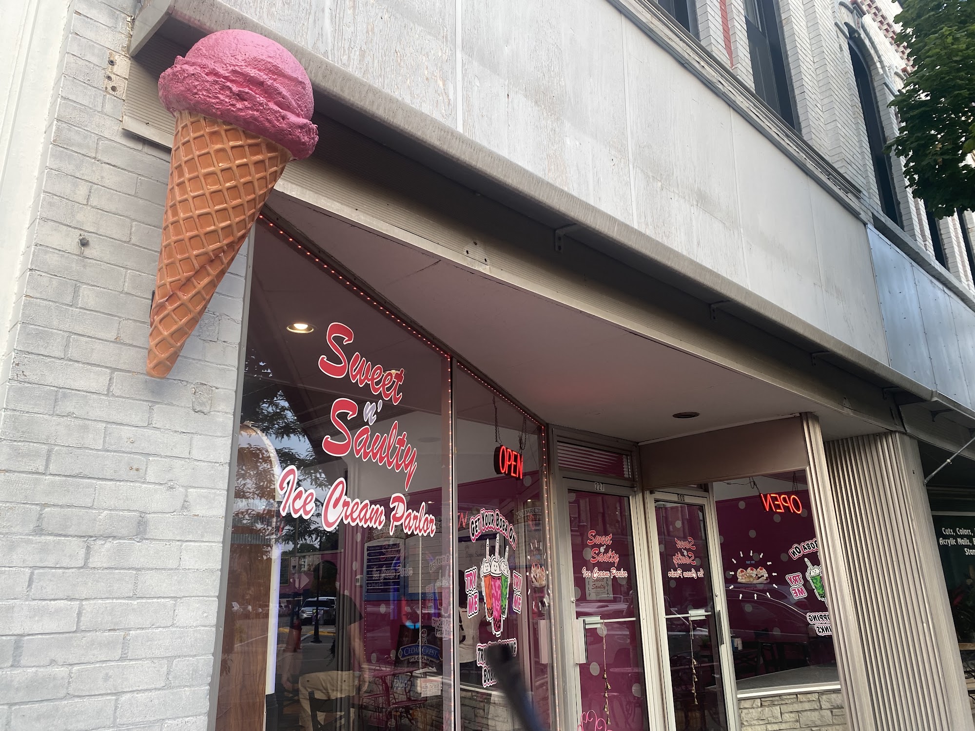 Sweet n' Saulty Ice Cream Parlor