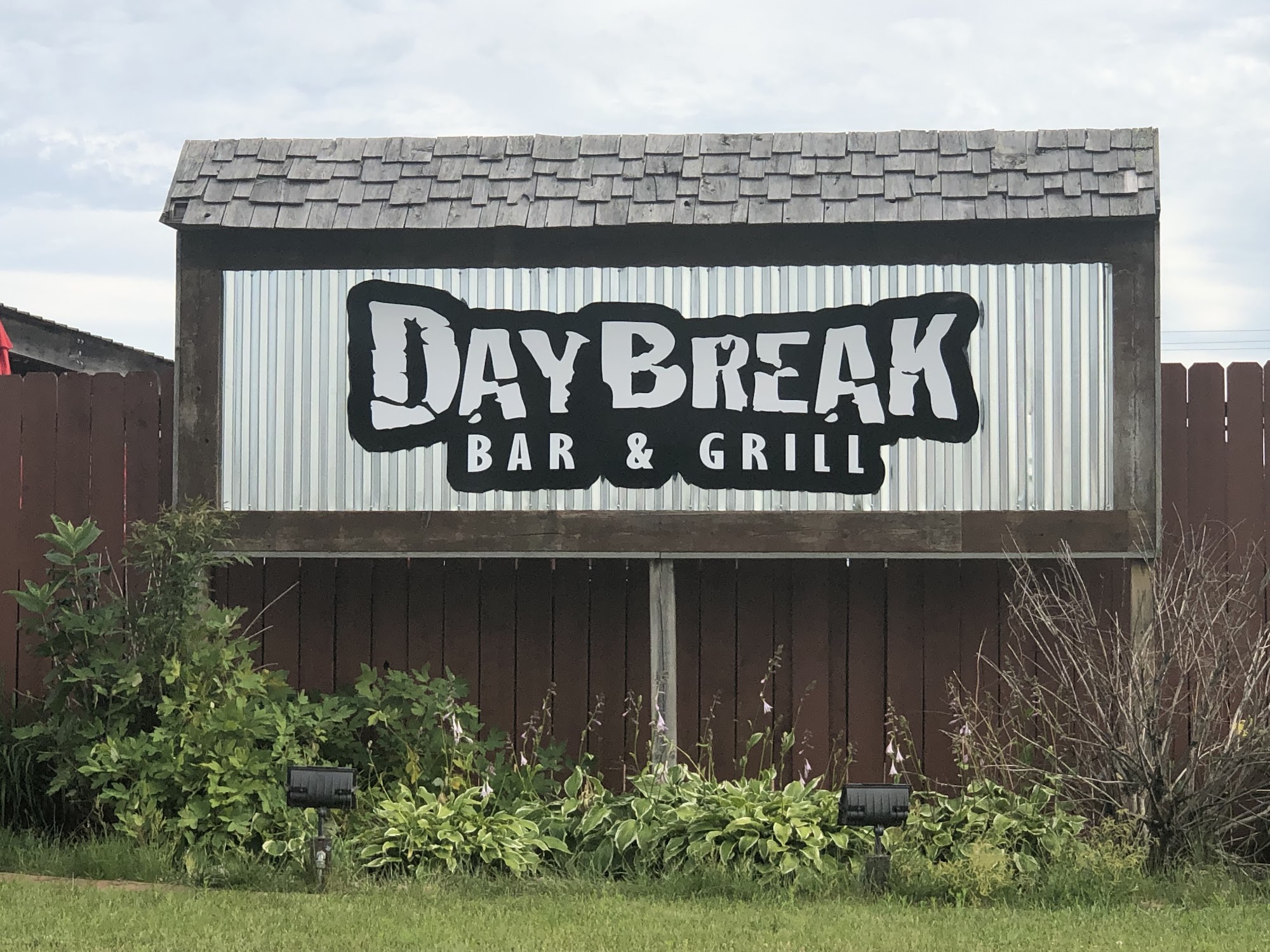 Day break Bar & Grill