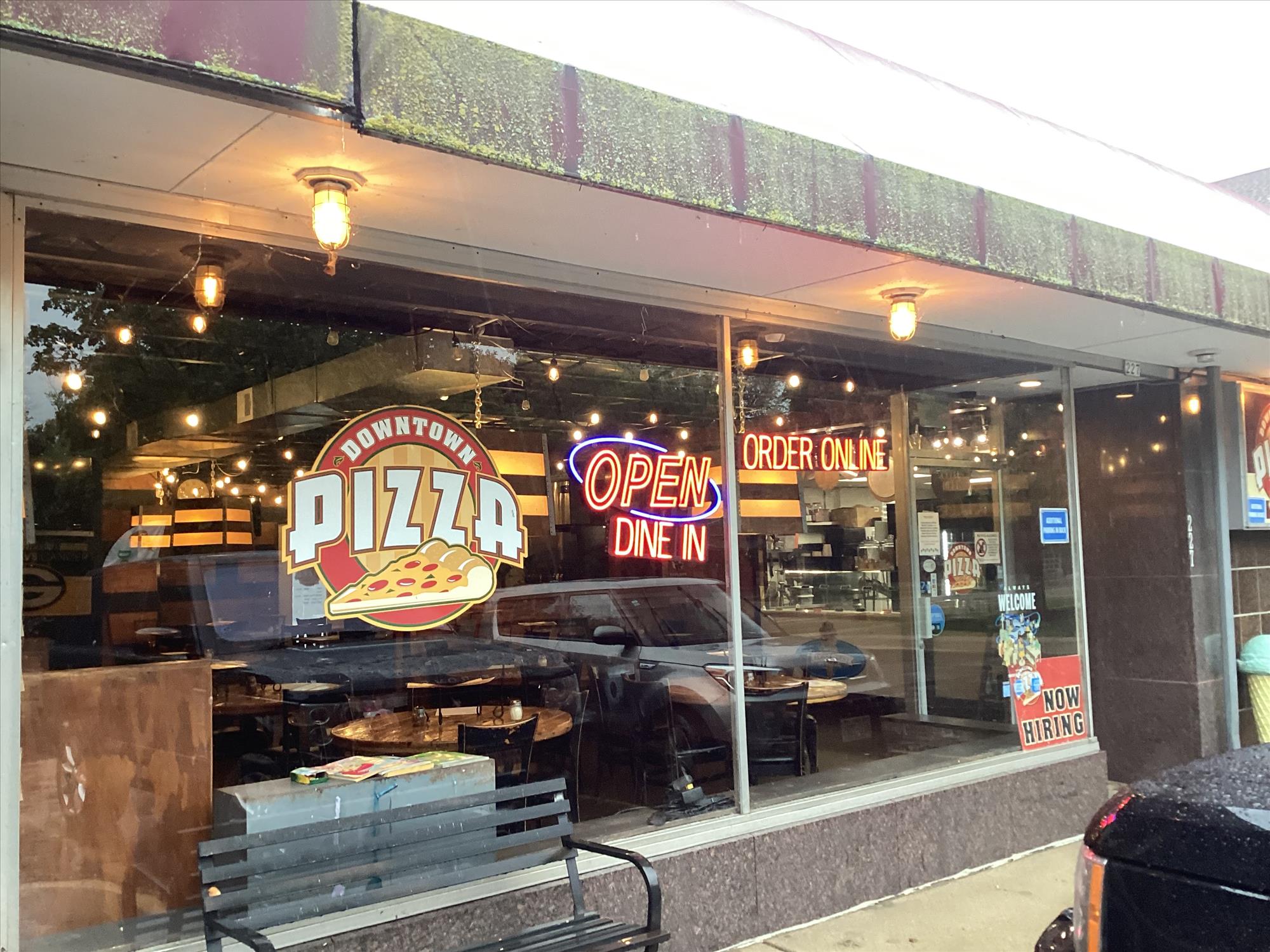 Downtown Pizza Thiensville / Mequon