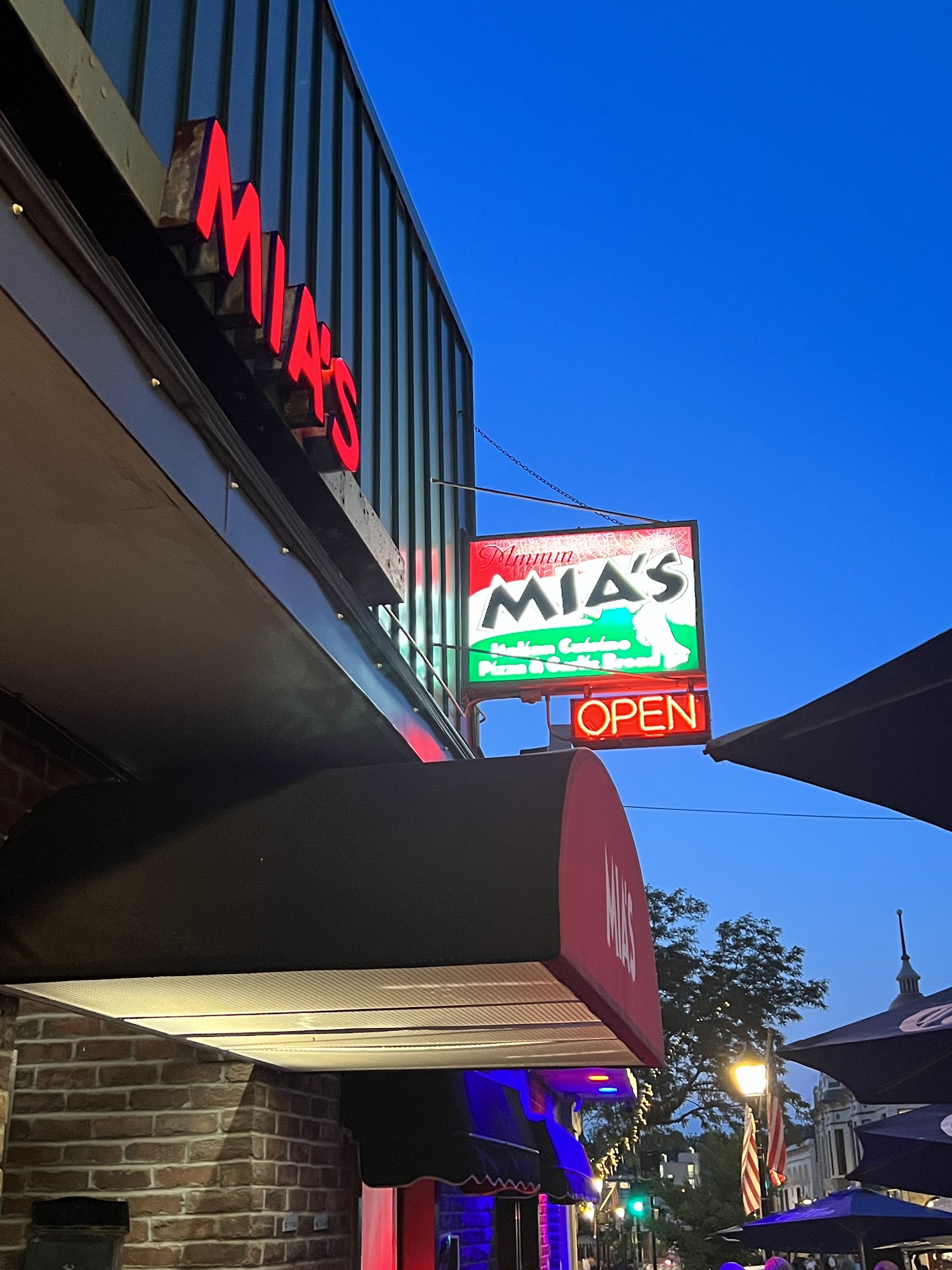 Mia's