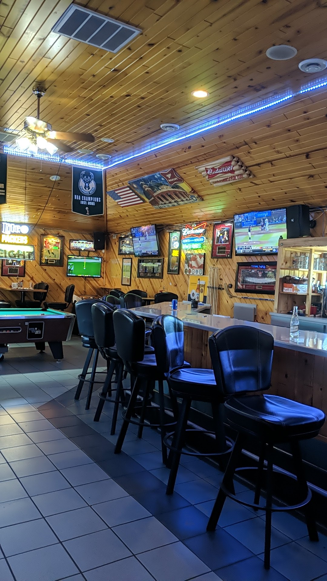 Trail Side Sports Bar & Grill Weston