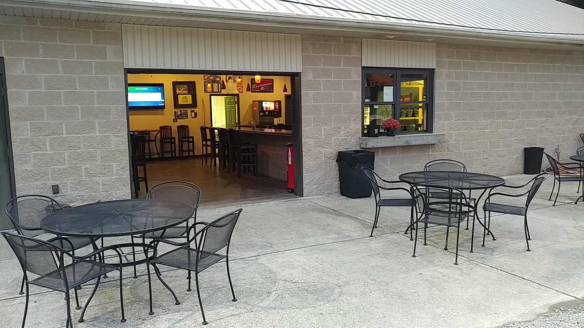 Southridge Golf Range and Larobi's Pizza