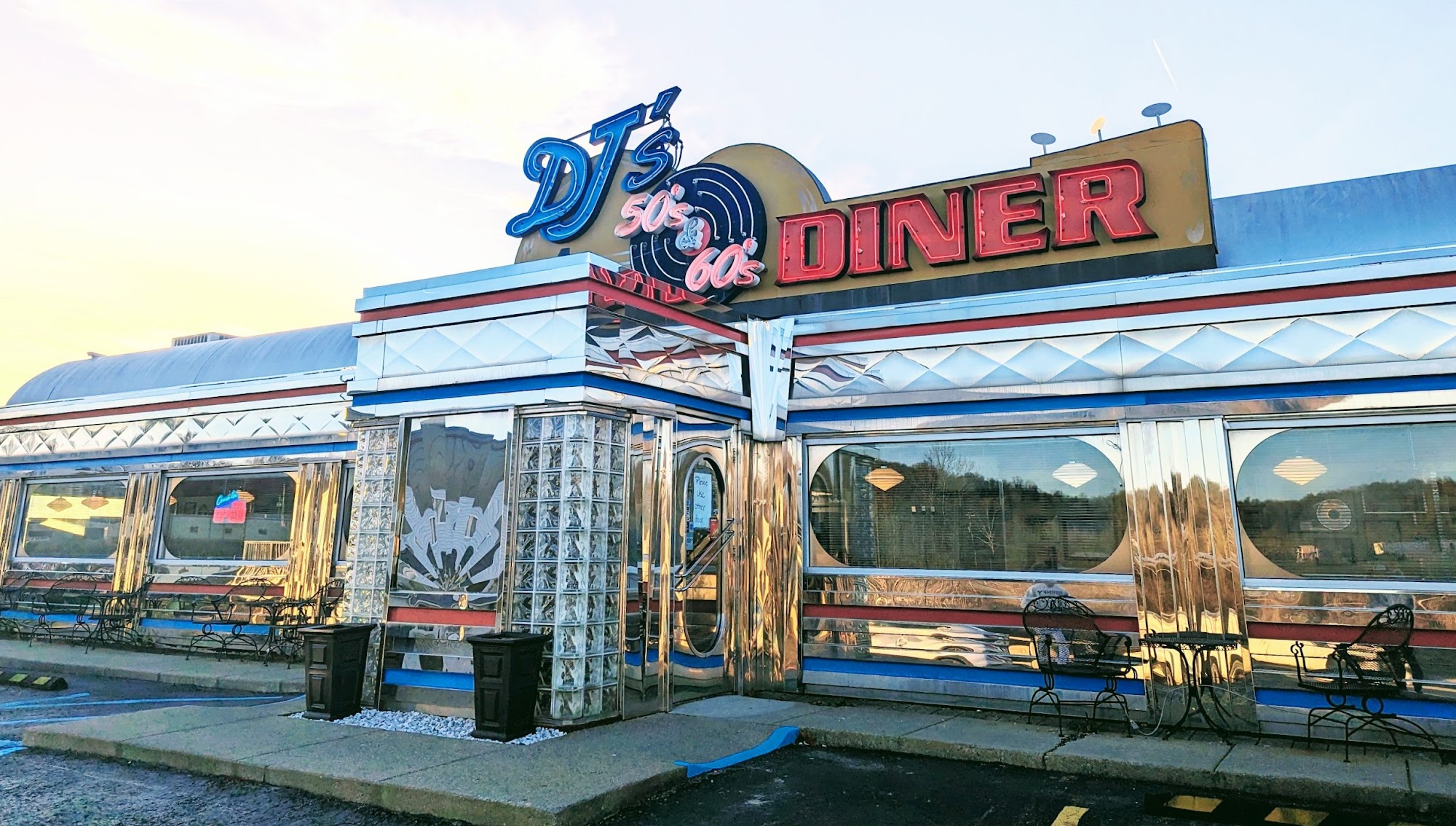 D J's 50'S & 60'S Diner