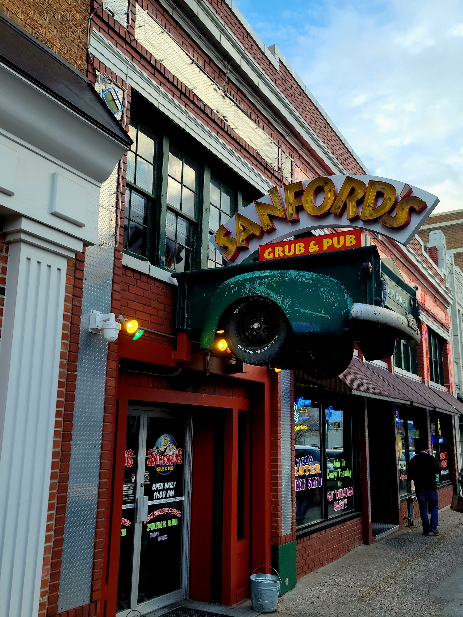 Sanford's Grub & Pub